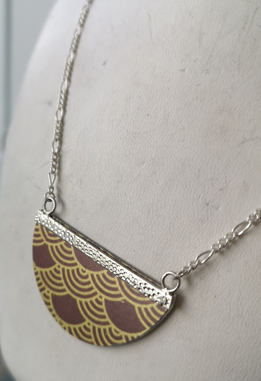 Necklace with arch design