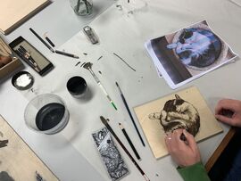 Person working on a mokulito print of a cat