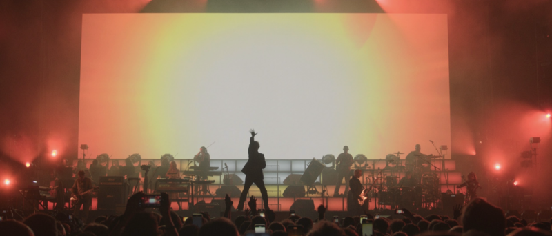 Pulp perform on stage