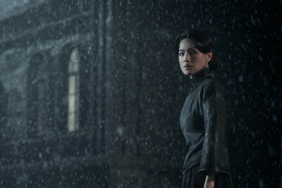 A woman stands in the rain in Chinese drama Resurrection