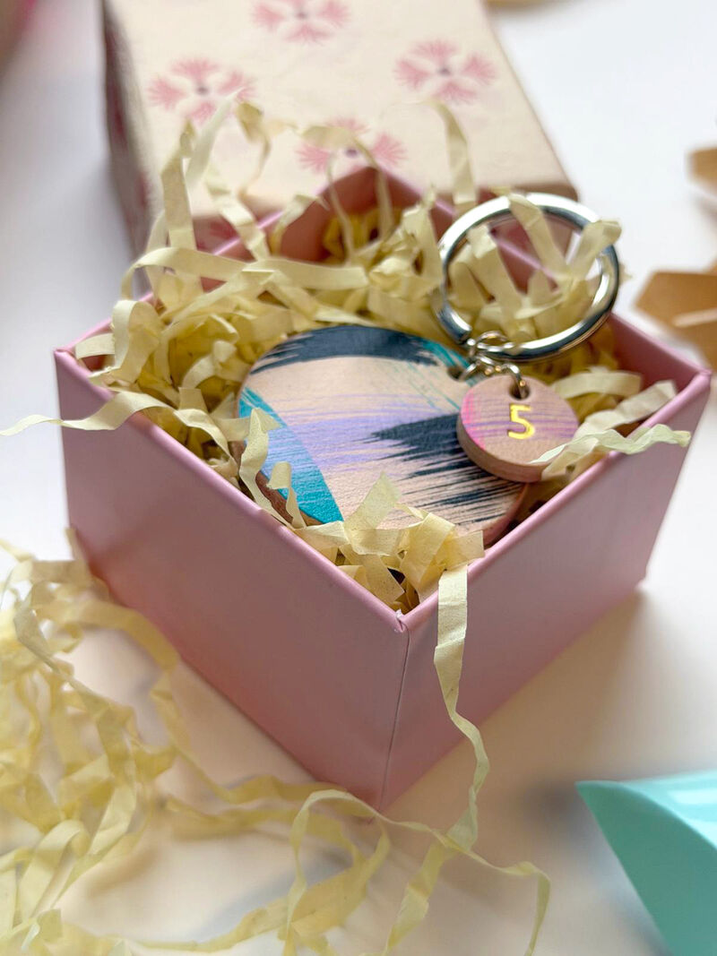 Decorated keyring in a pink gift box